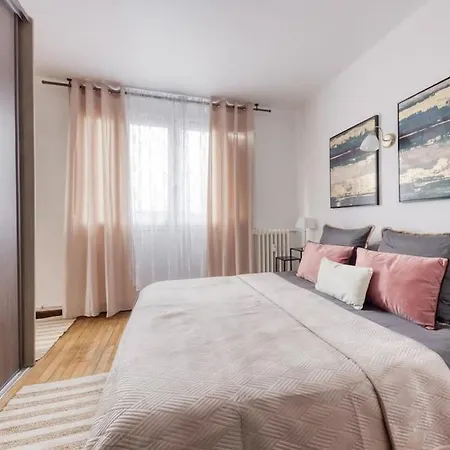 Apartment Le Versaillais Gare/chateau/wifi/netflix Versailles